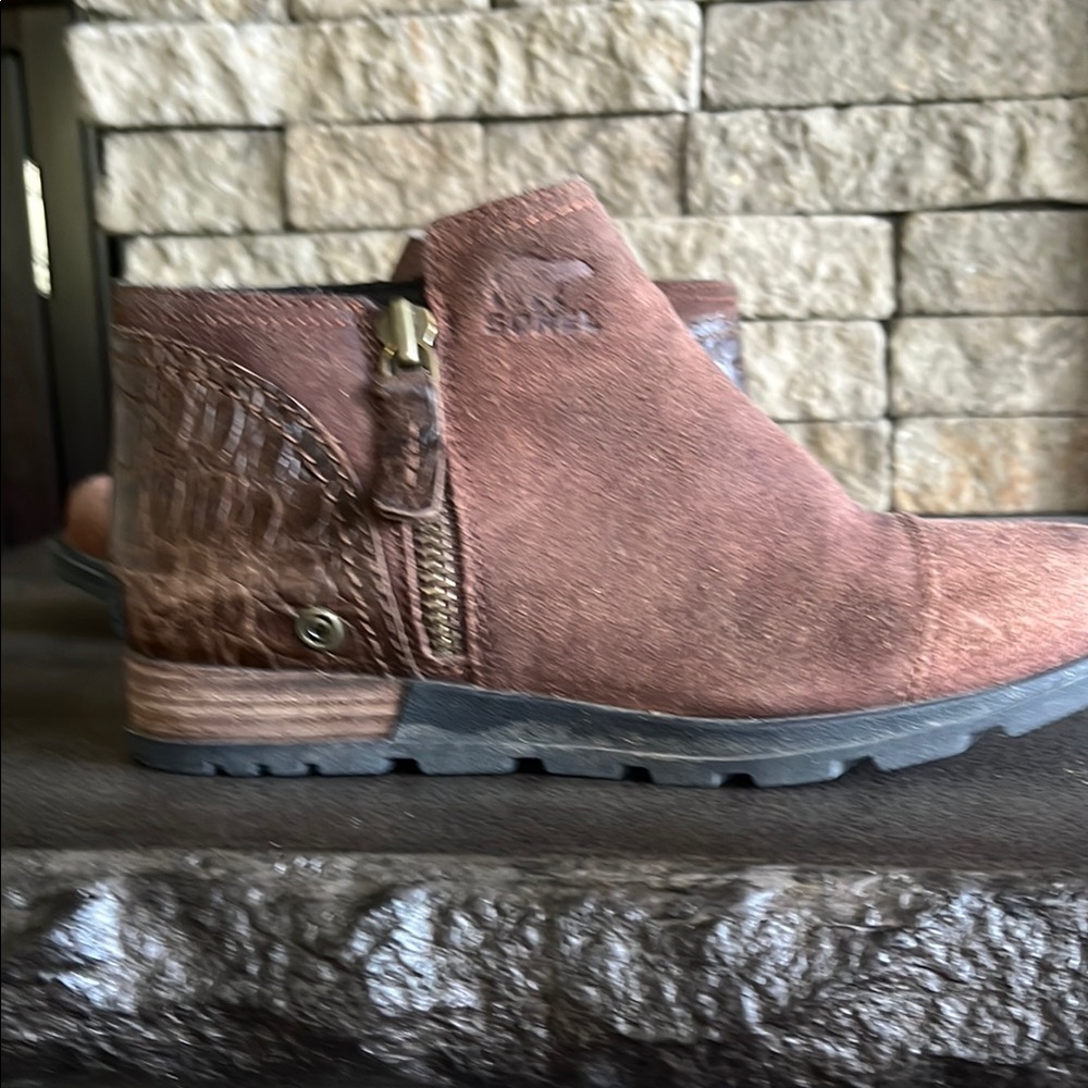 Sorel Brown Ankle Booties with Rugged Sole - Picture 4 of 7